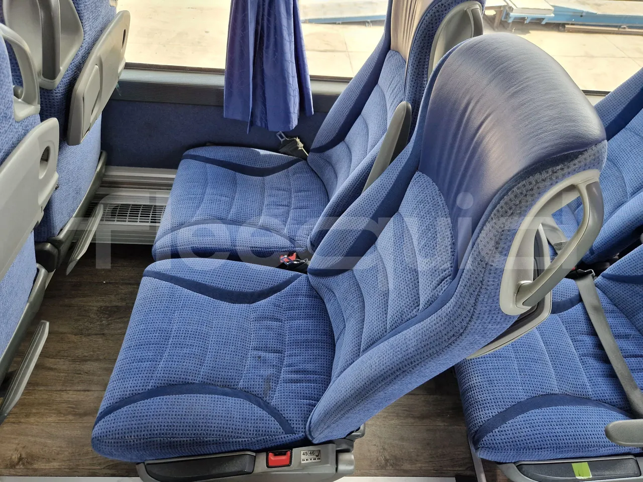 Setra S517 410 03 - EUR6 - 375kW - 14.165m - single seat detail