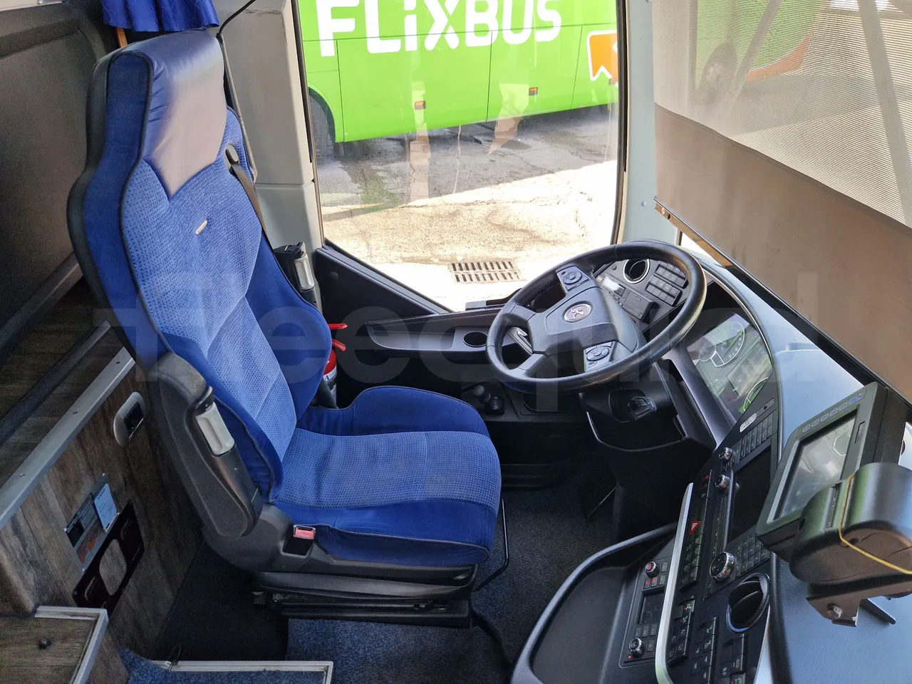 Setra S517 410 03 - EUR6 - 375kW - 14.165m - driver's seat photo
