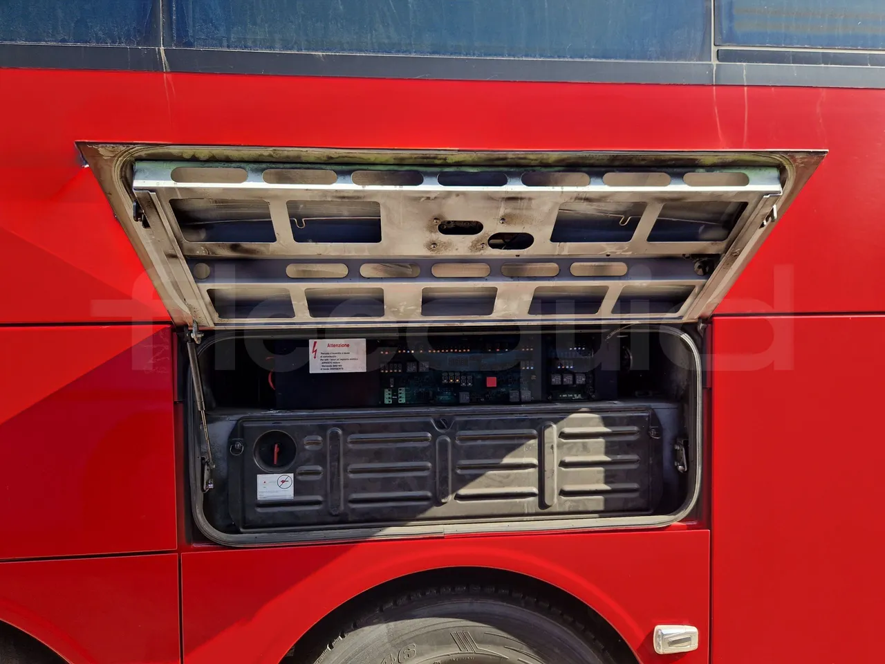Setra S517 410 03 - EUR6 - 375kW - 14.165m - external compartments photo