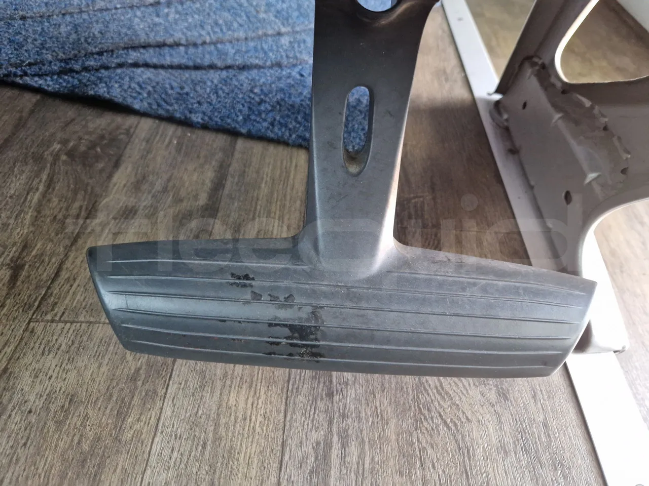 Setra S517 410 03 - EUR6 - 375kW - 14.165m - footrest detail photo