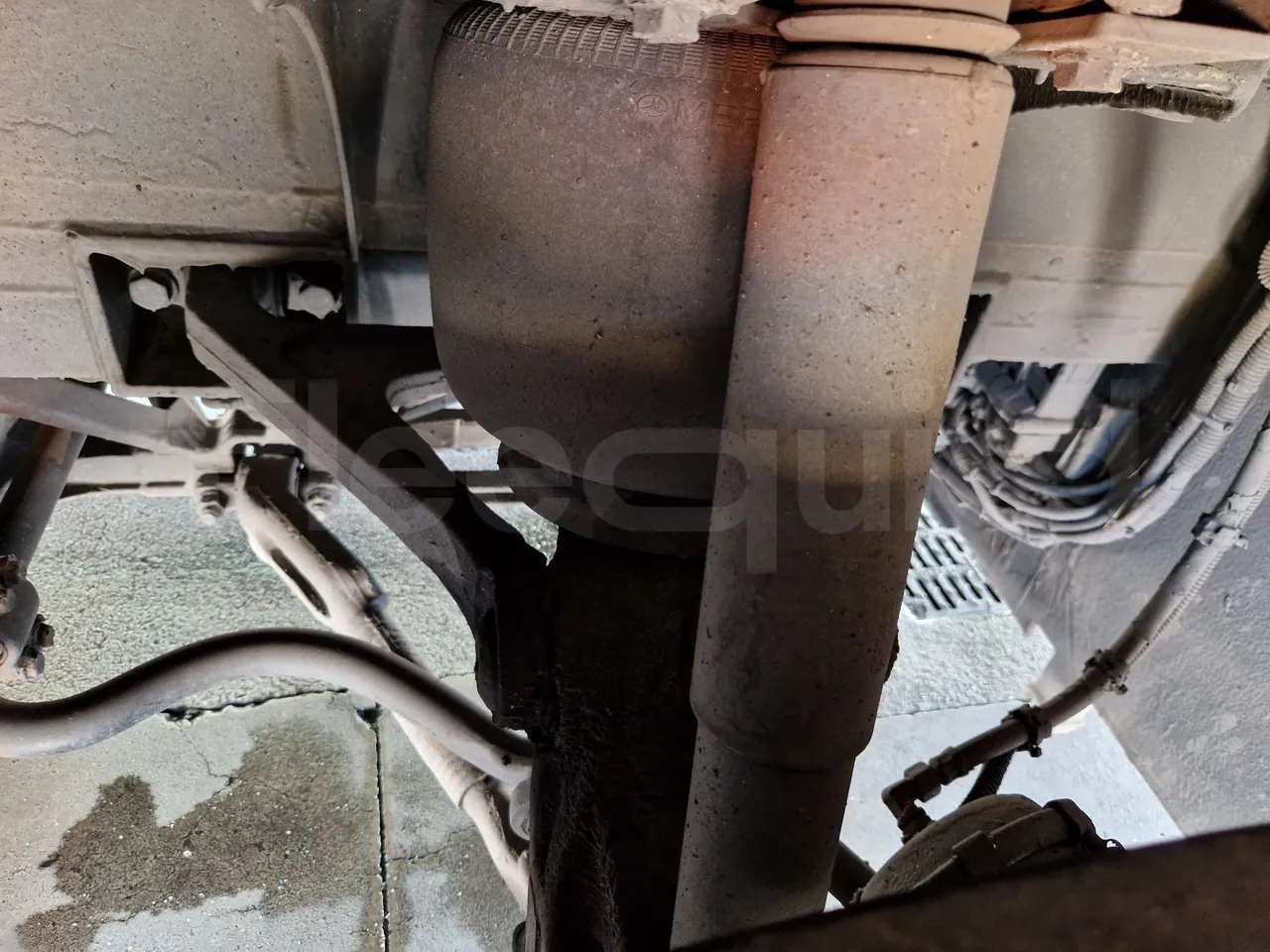 Setra S517 410 03 - EUR6 - 375kW - 14.165m - front shock absorbers right