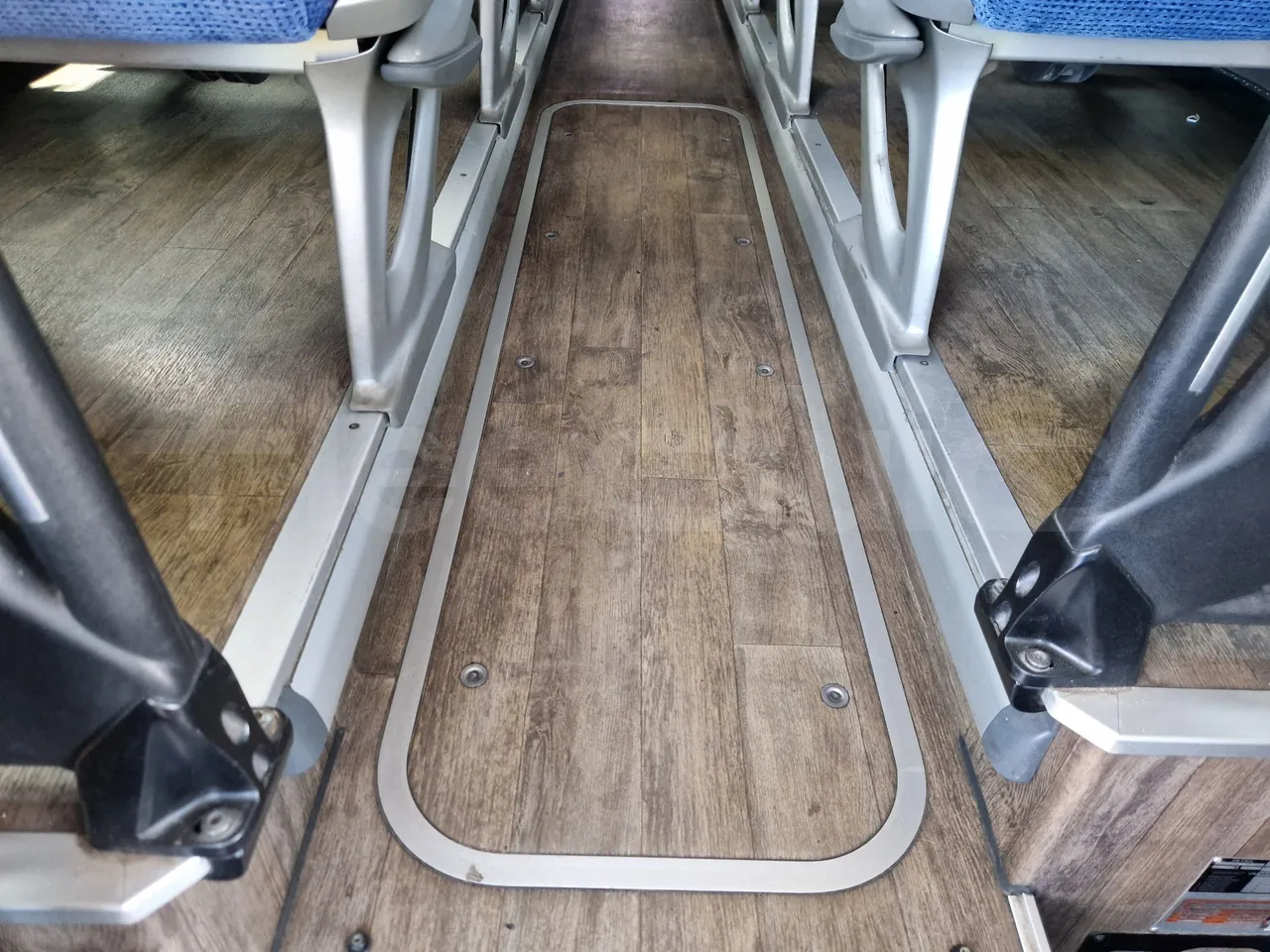 Setra S517 410 03 - EUR6 - 375kW - 14.165m - floor hatches photo
