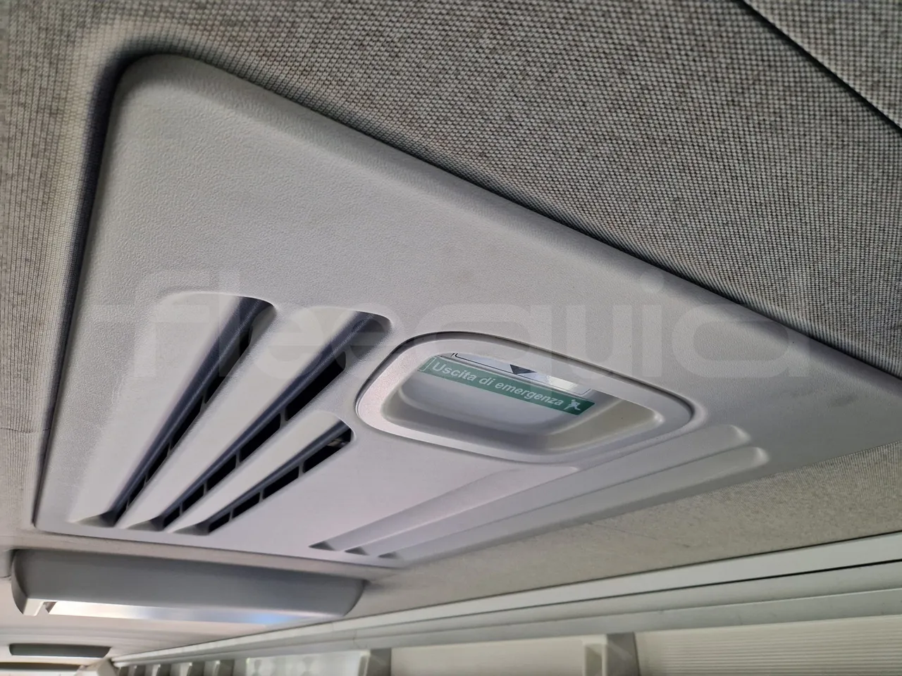 Setra S517 410 03 - EUR6 - 375kW - 14.165m - roof hatch 1