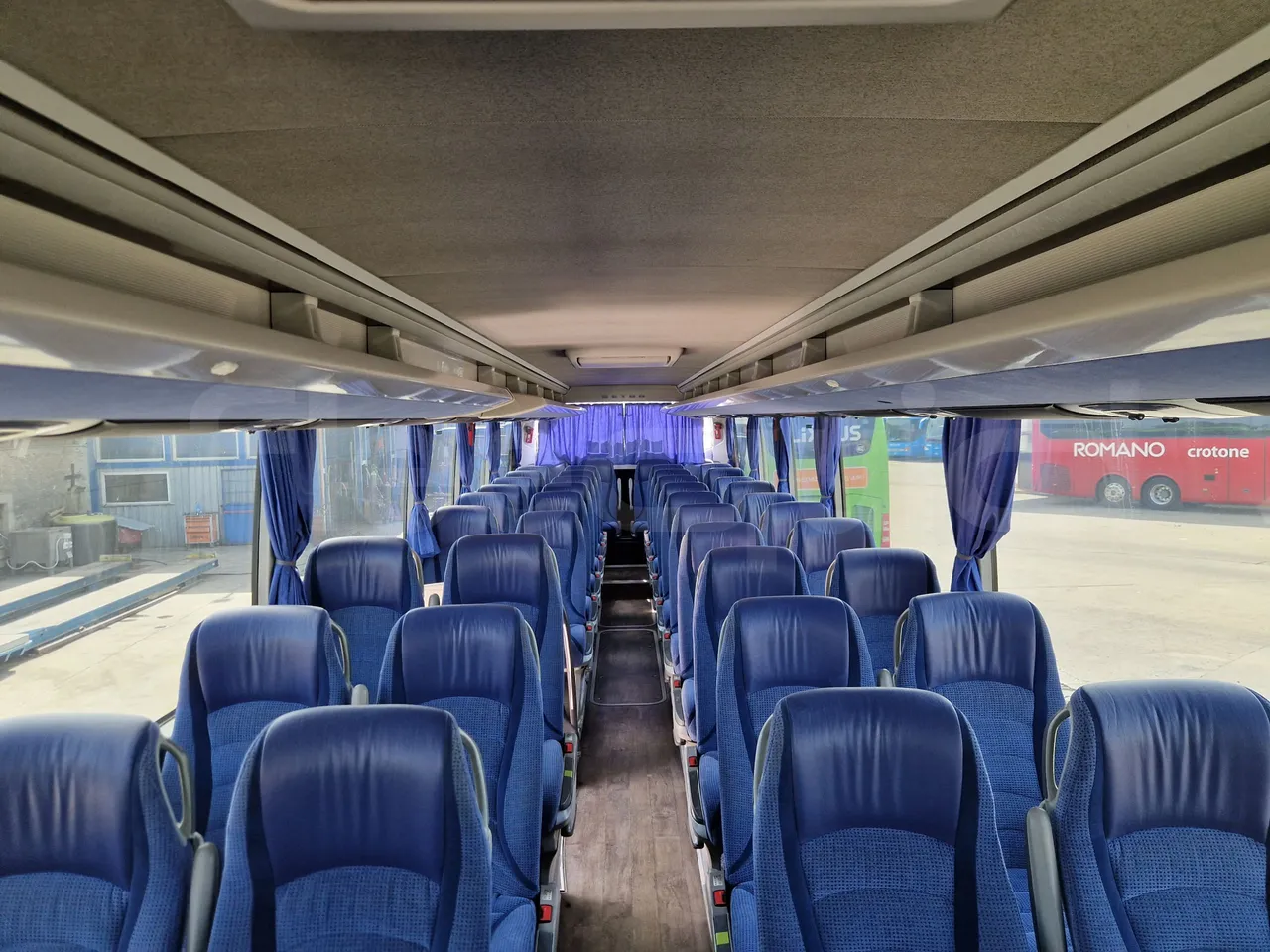 Setra S517 410 03 - EUR6 - 375kW - 14.165m - reverse view middle aisle