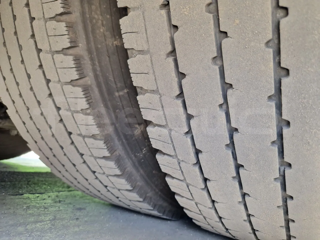 Setra S517 410 03 - EUR6 - 375kW - 14.165m - tread condition second axle tires left