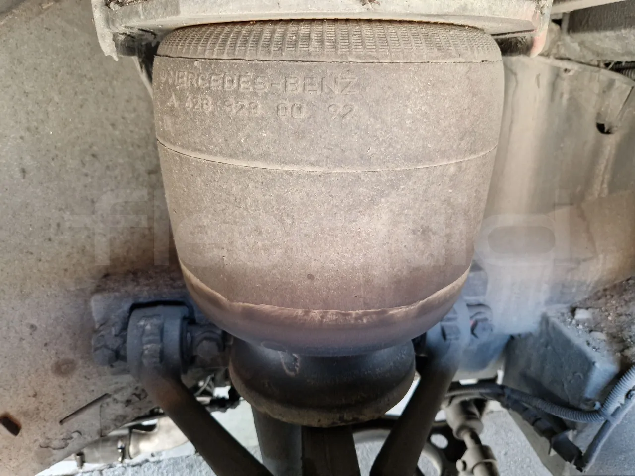 Setra S517 410 03 - EUR6 - 375kW - 14.165m - axle 3 air springs 1 left