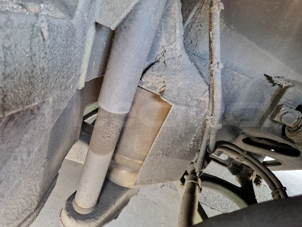 Setra S517 410 03 - EUR6 - 375kW - 14.165m - axle 3 air springs 2 left