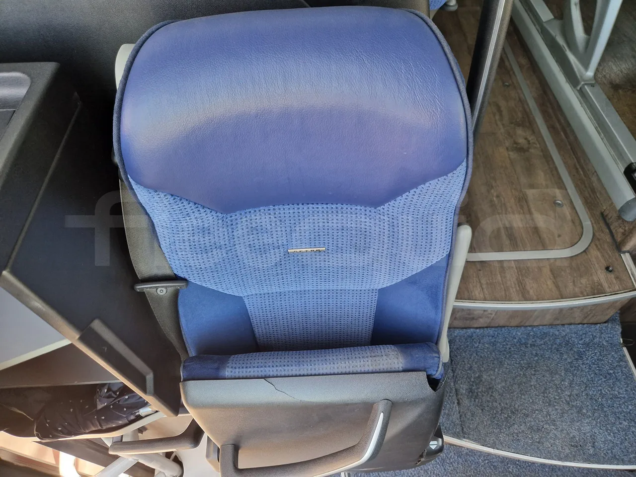 Setra S517 410 03 - EUR6 - 375kW - 14.165m - hostess seat photo