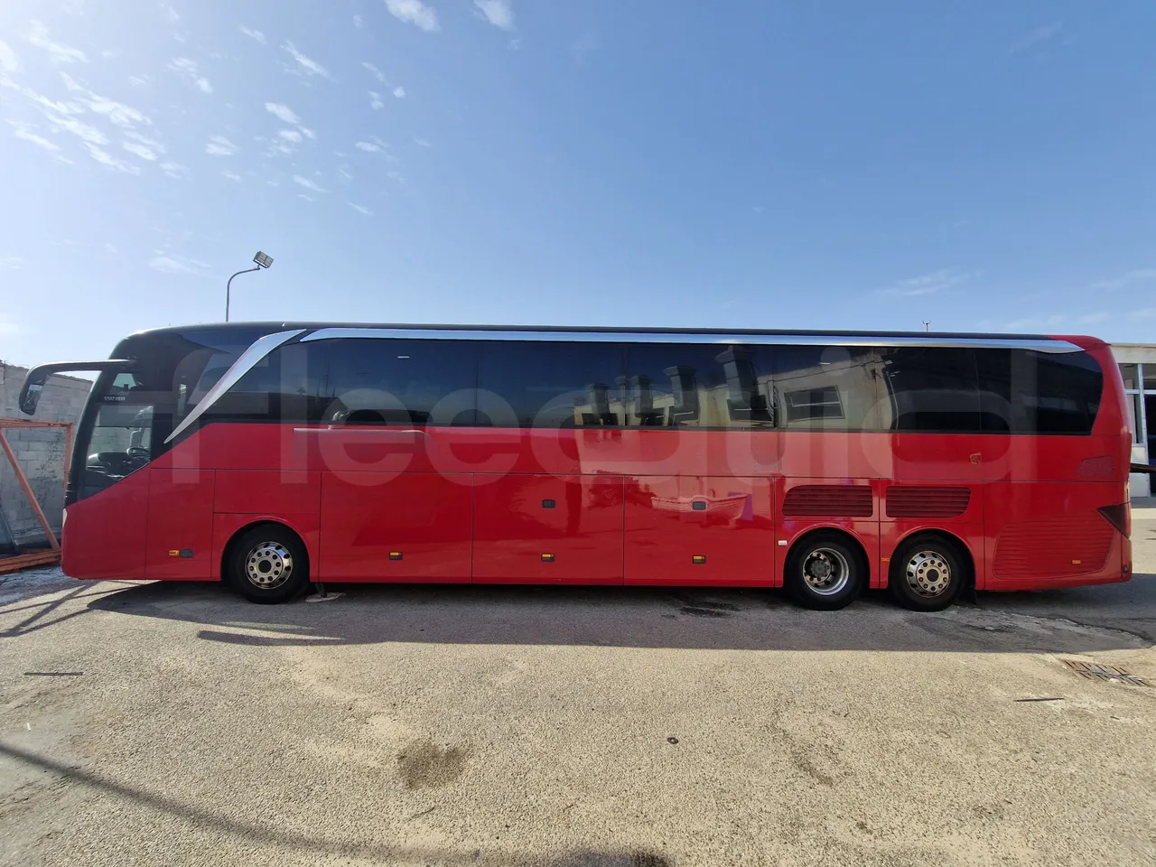 Setra S517 410 03 - EUR6 - 375kW - 14.165m - left side photo