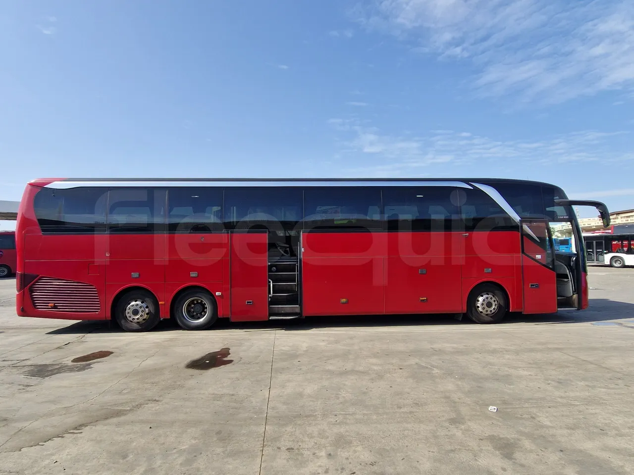 Setra S517 410 03 - EUR6 - 375kW - 14.165m - right side doors open