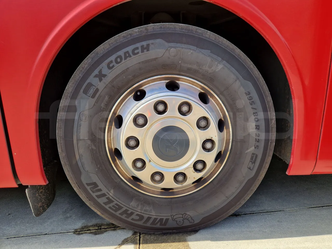 Setra S517 410 03 - EUR6 - 375kW - 14.165m - front left tire measurements