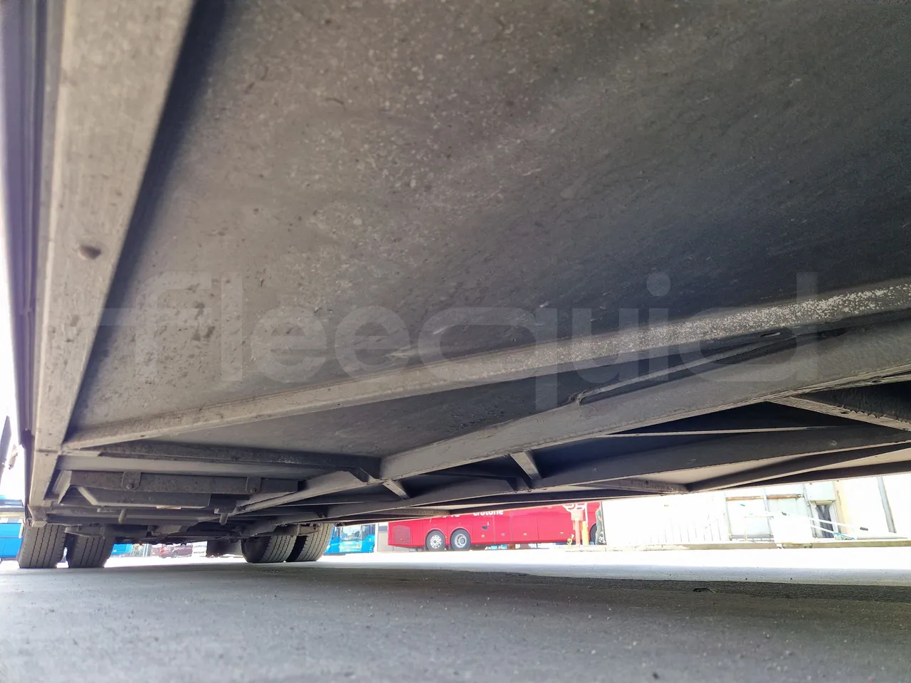 Setra S517 410 03 - EUR6 - 375kW - 14.165m - central undercarriage photo