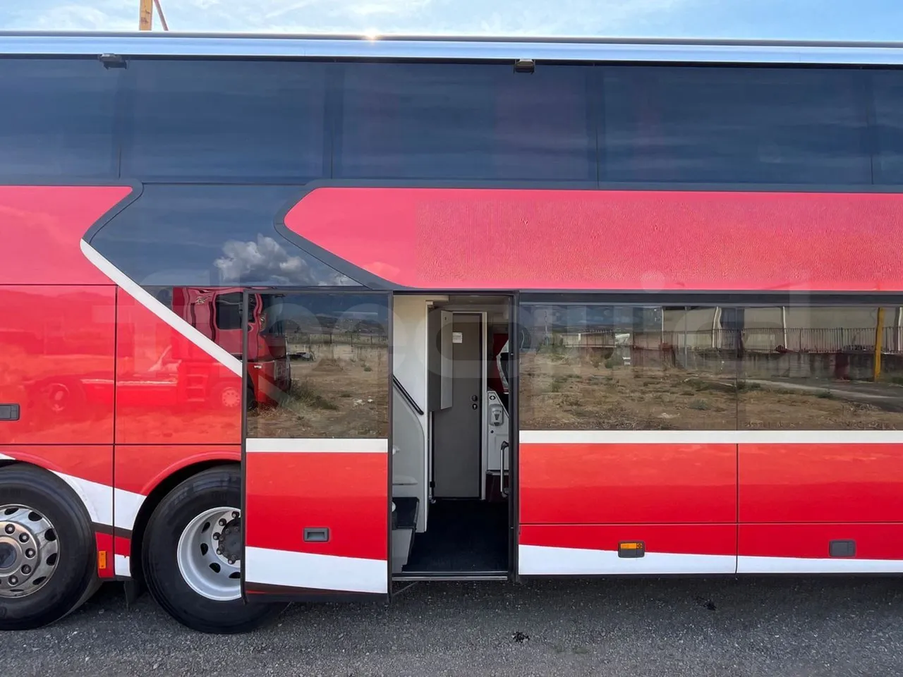 Setra S 531 DT S 531 DT/ Euro 6 - 375 KW - 14 Mt - front door 3 open
