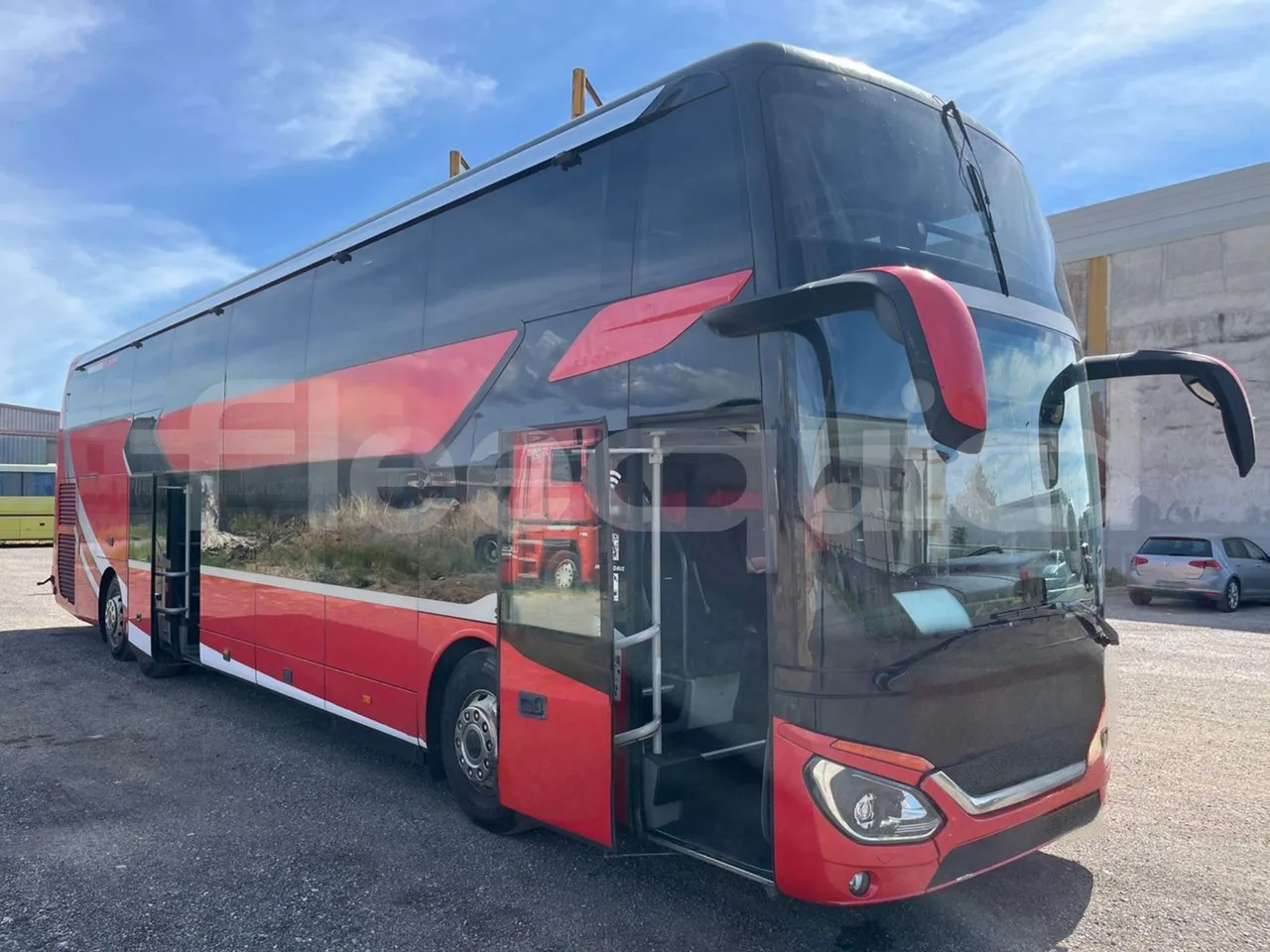 Setra S 531 DT S 531 DT/ Euro 6 - 375 KW - 14 Mt - 3/4 right front doors open