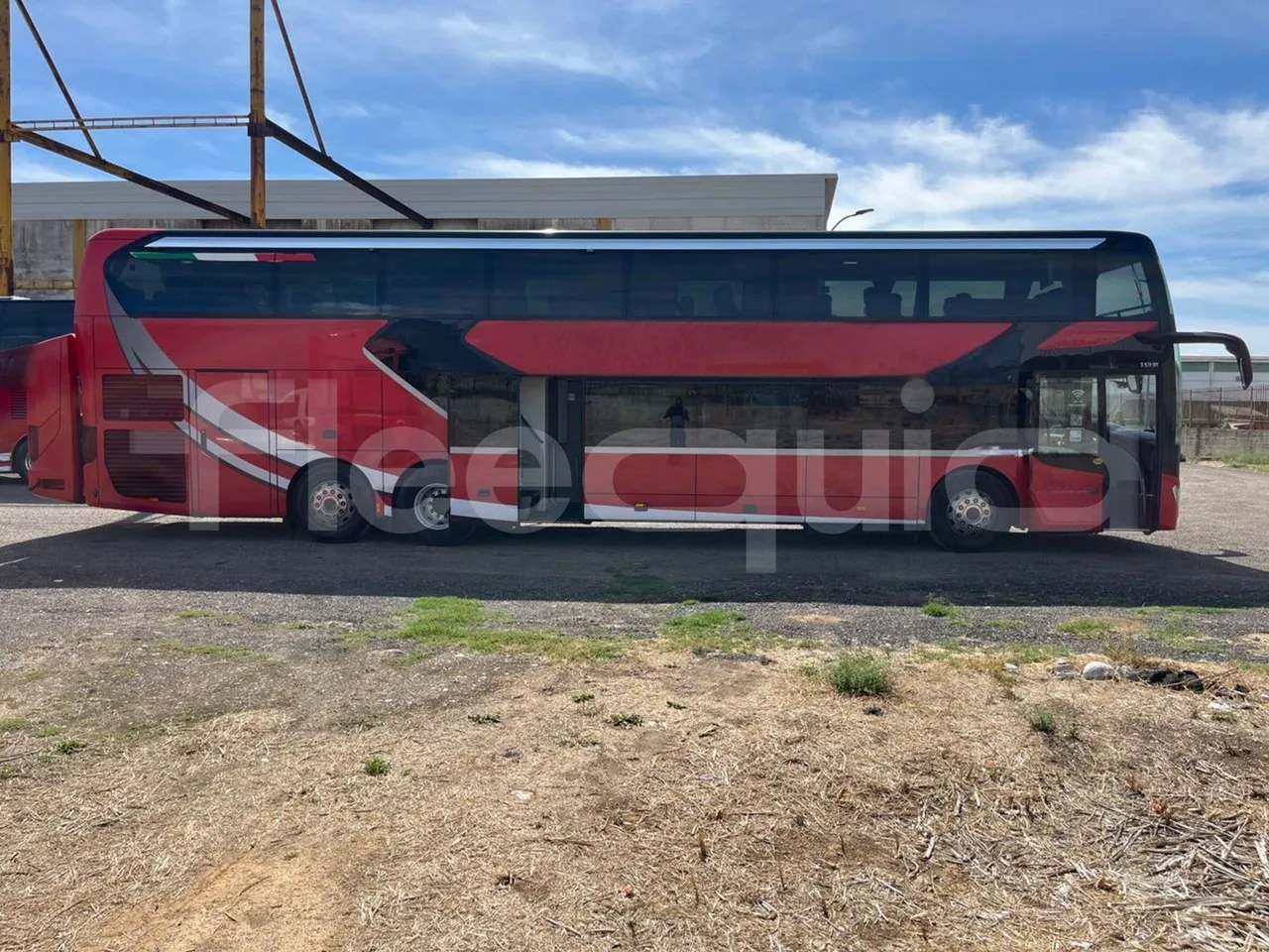 Setra S 531 DT S 531 DT/ Euro 6 - 375 KW - 14 Mt - 3/4 right rear doors open