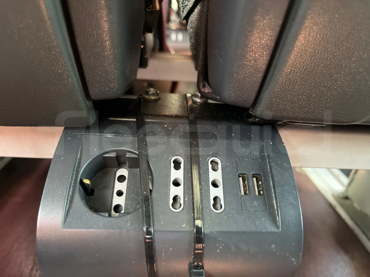 Setra S 531 DT S 531 DT/ Euro 6 - 375 KW - 14 Mt - usb charging detail
