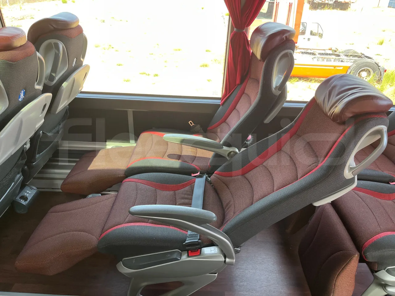 Setra S 531 DT S 531 DT/ Euro 6 - 375 KW - 14 Mt - single seat detail