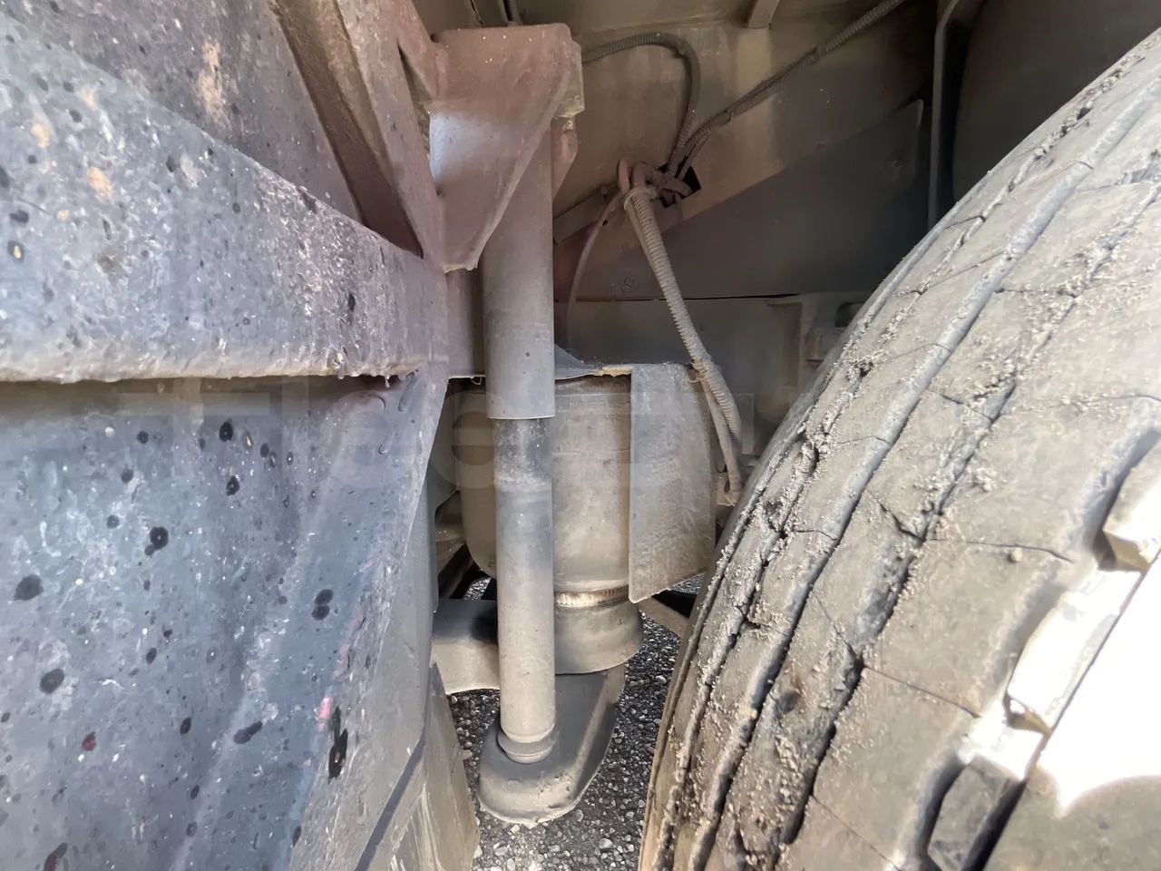 Setra S 531 DT S 531 DT/ Euro 6 - 375 KW - 14 Mt - axel 3 shock absorbers 1 left