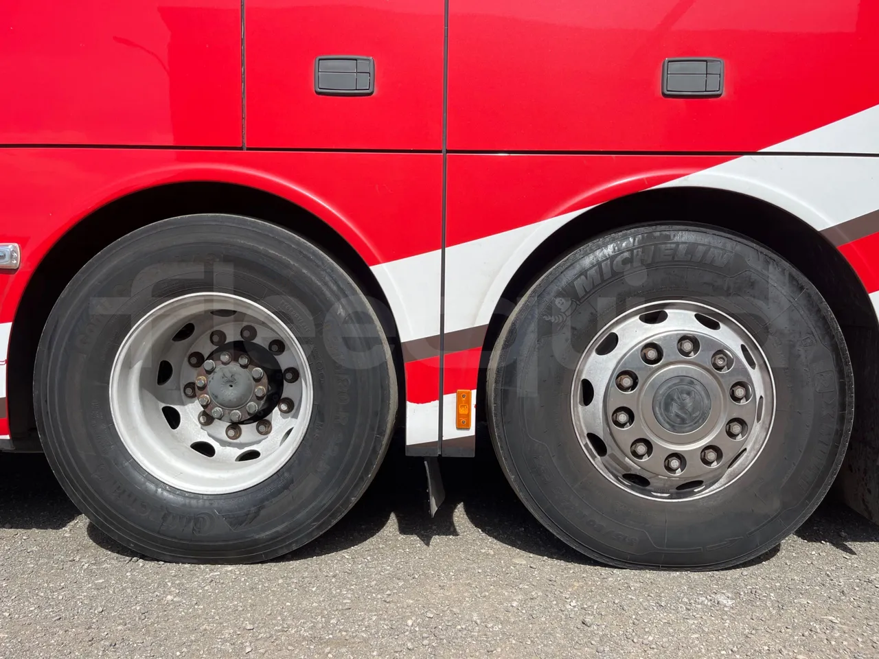 Setra S 531 DT S 531 DT/ Euro 6 - 375 KW - 14 Mt - rear left tire photo