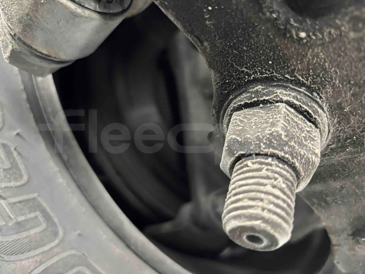 Isuzu Novo - axle 2 discs left