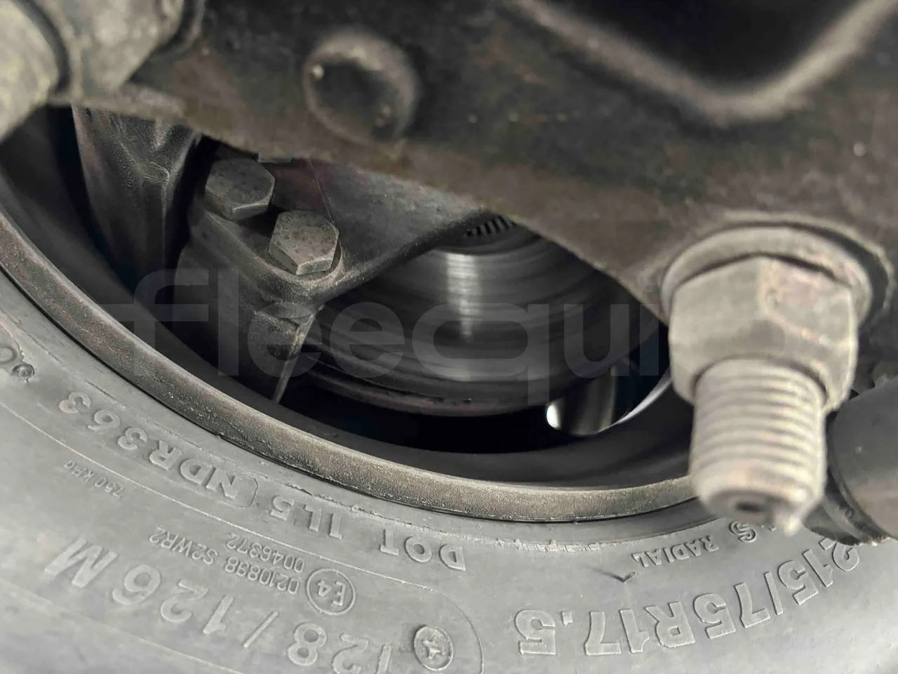 Isuzu Novo - axle 2 discs right