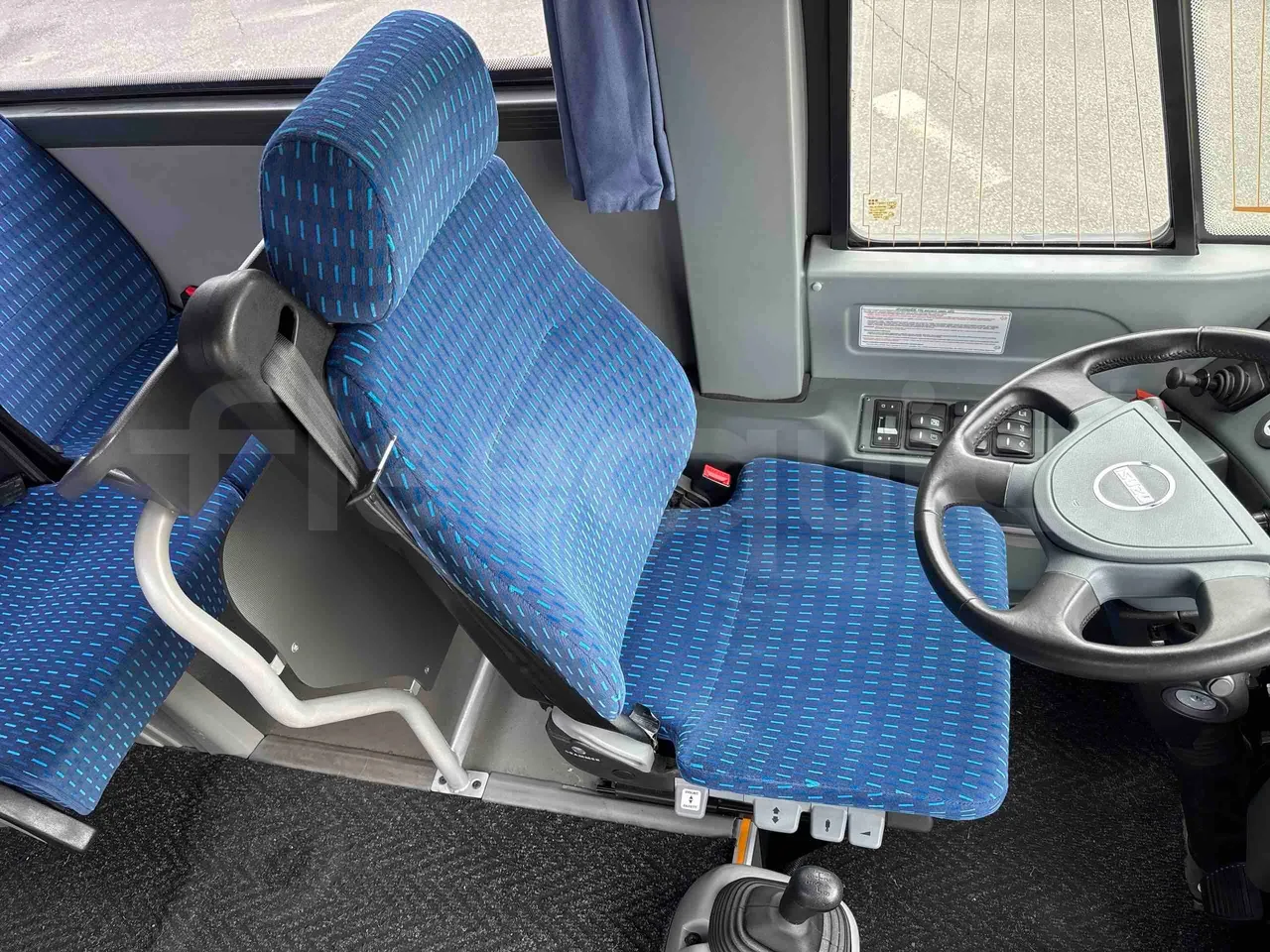 Isuzu Novo - driver's seat photo