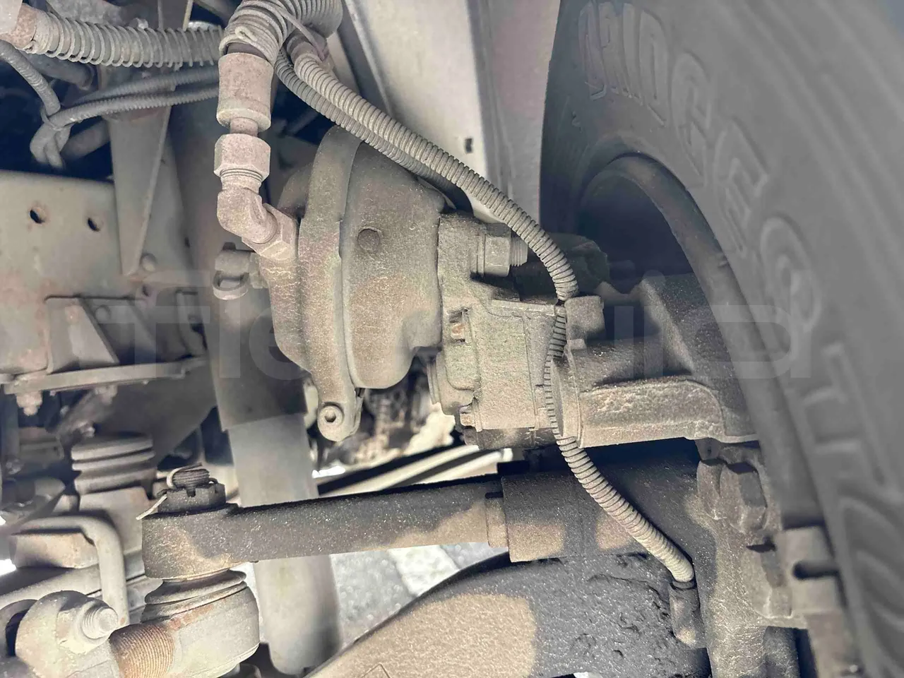 Isuzu Novo - front brake calipers left