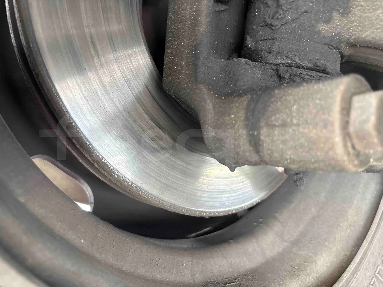 Isuzu Novo - front discs right