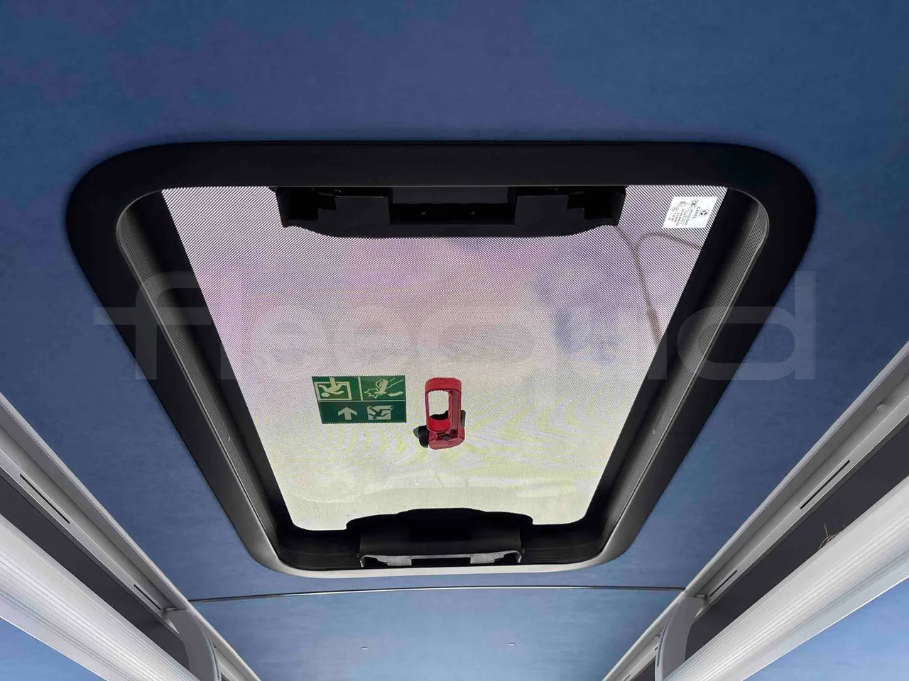 Isuzu Novo - roof hatch 1