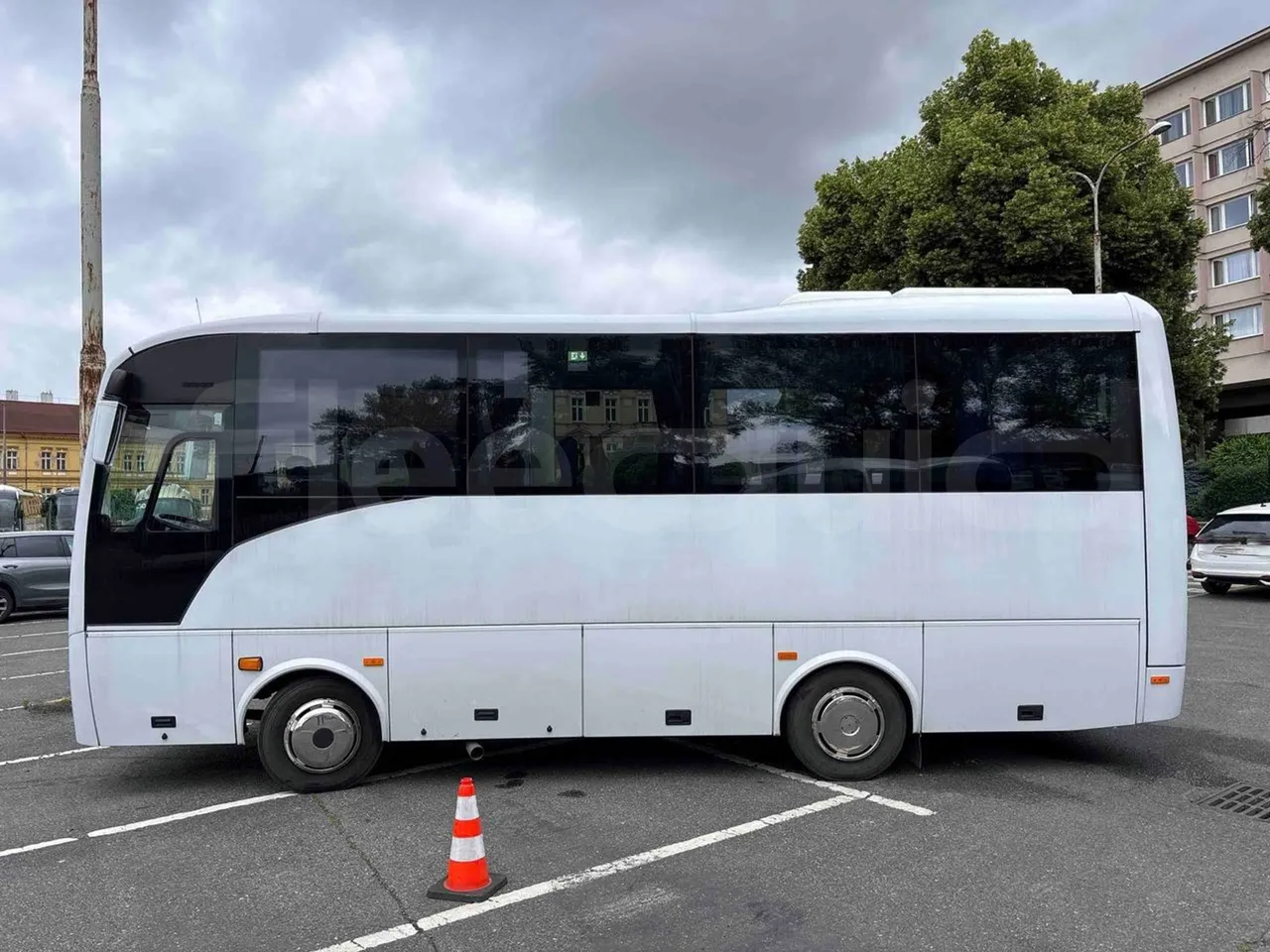 Isuzu Novo - left side photo