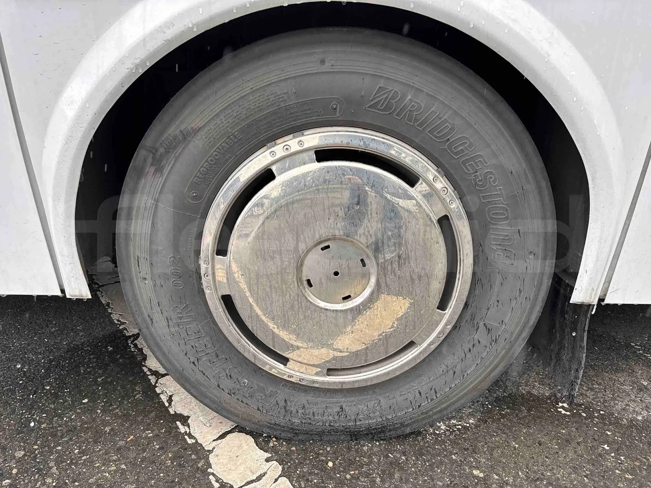 Isuzu Novo - rear left tire photo