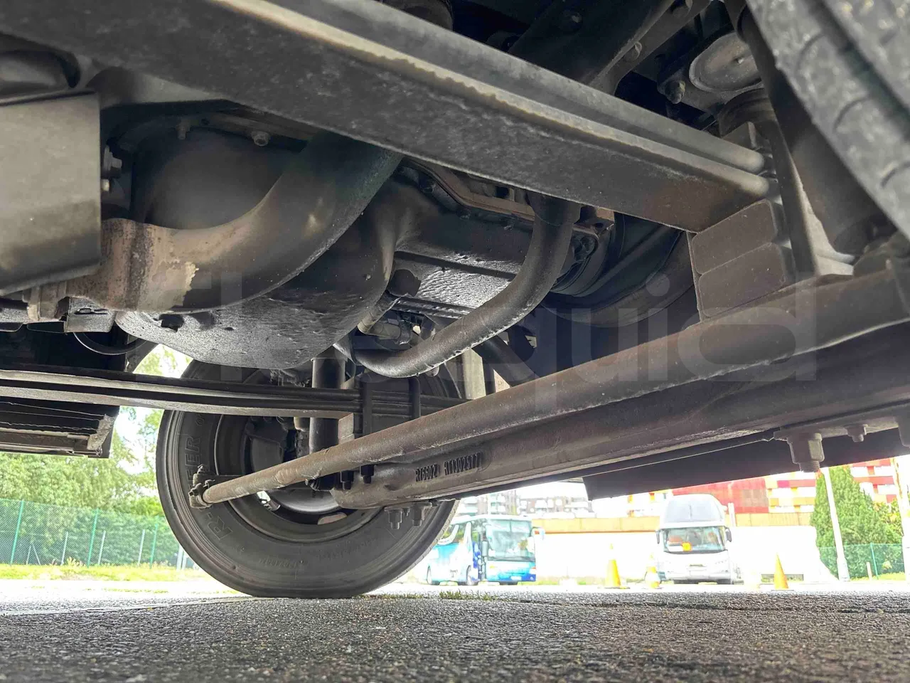 Isuzu Novo - front axle right side