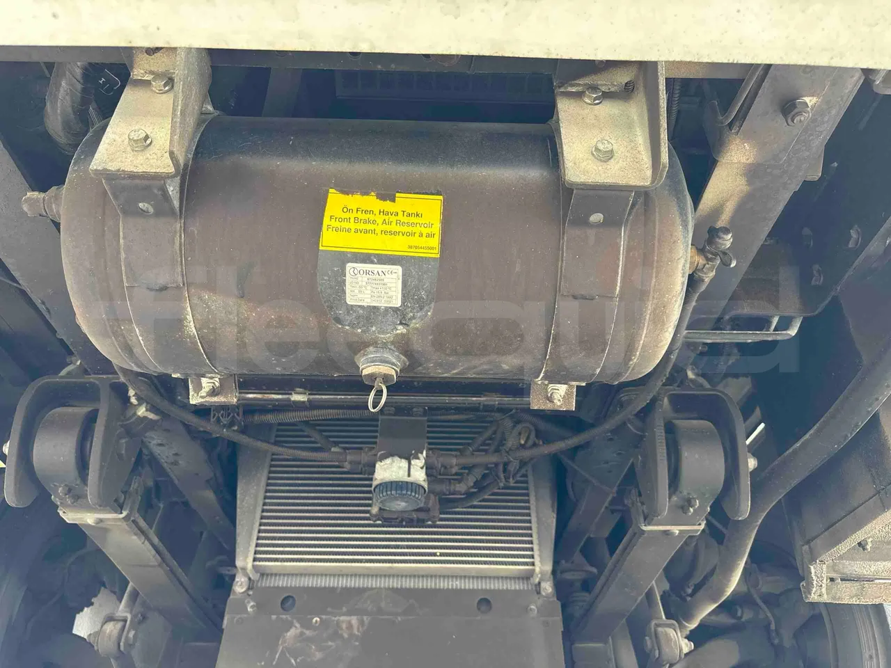 Isuzu Novo - front undercarriage from front