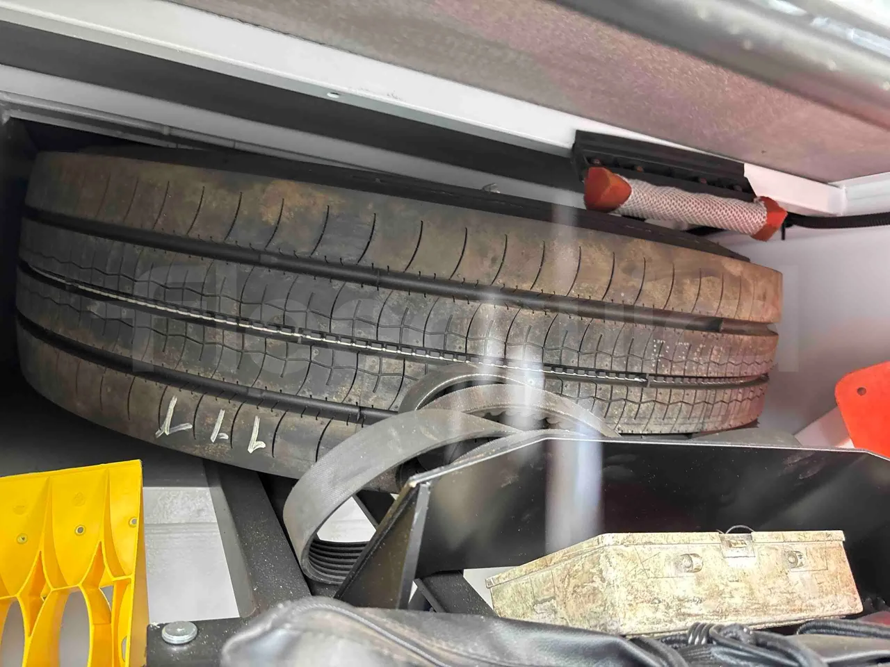 Isuzu Novo - spare wheel