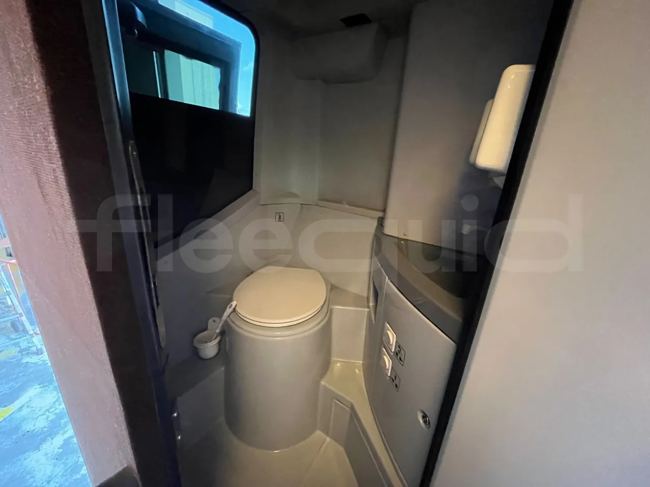 Mercedes-Benz Tourino O 510 - EUR5/210Kw/9.35Mt - toilette accessories photo