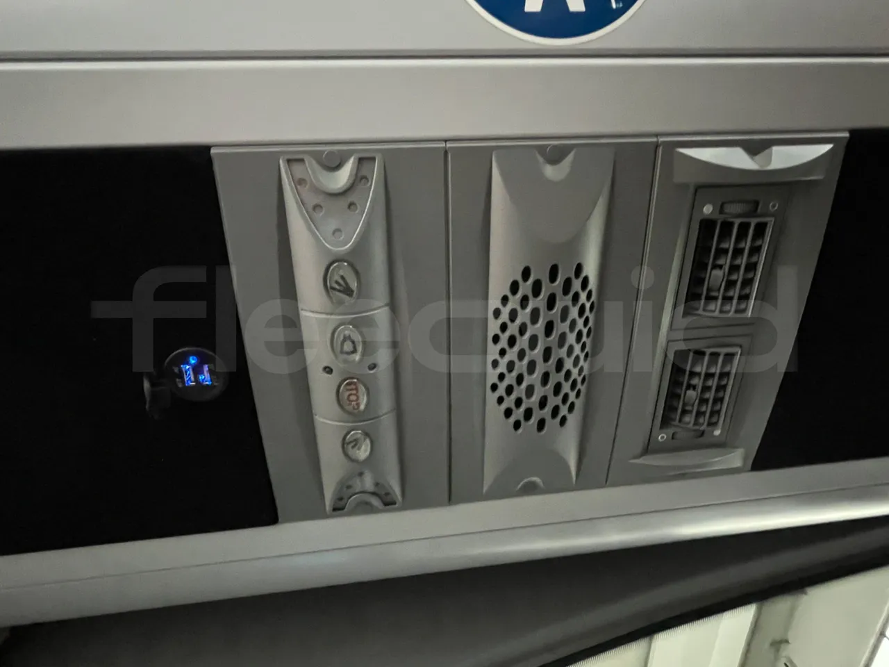 Mercedes-Benz Tourino O 510 - EUR5/210Kw/9.35Mt - armrest detail photo