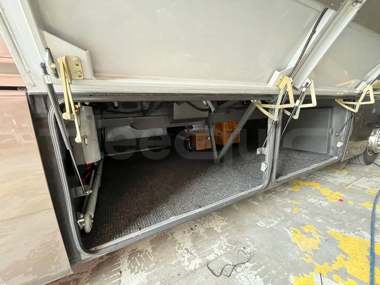 Mercedes-Benz Tourino O 510 - EUR5/210Kw/9.35Mt - under carpet photo