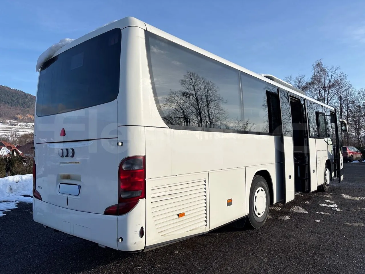 Setra S412 S412UL-E5 - Euro5 - 260kW - 10.805mt - 3/4 right rear doors open