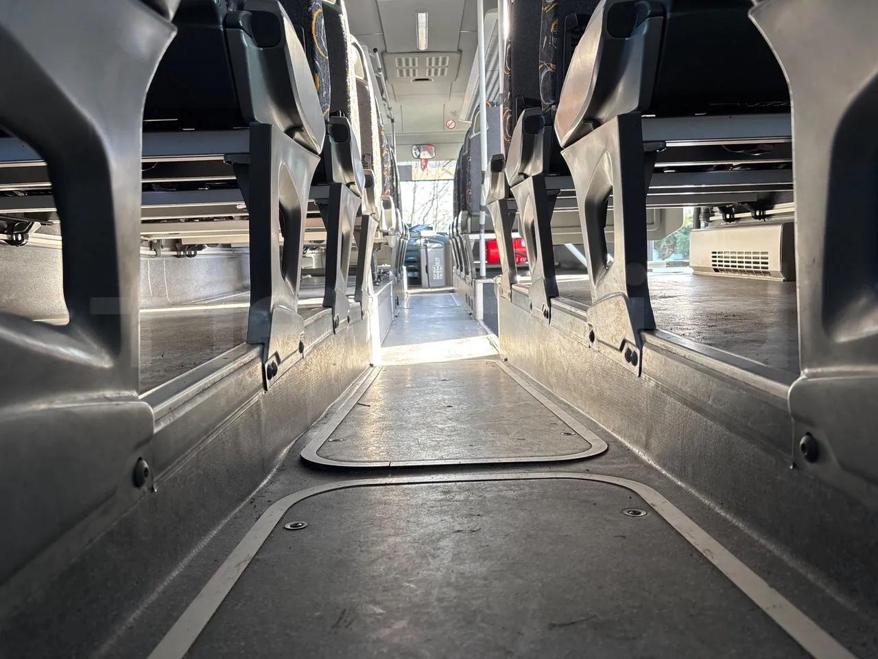 Setra S412 S412UL-E5 - Euro5 - 260kW - 10.805mt - seat brackets photo