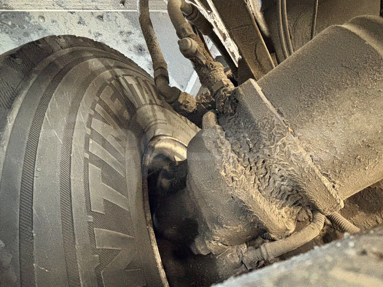 Setra S412 S412UL-E5 - Euro5 - 260kW - 10.805mt - axle 2 caliper brakes left