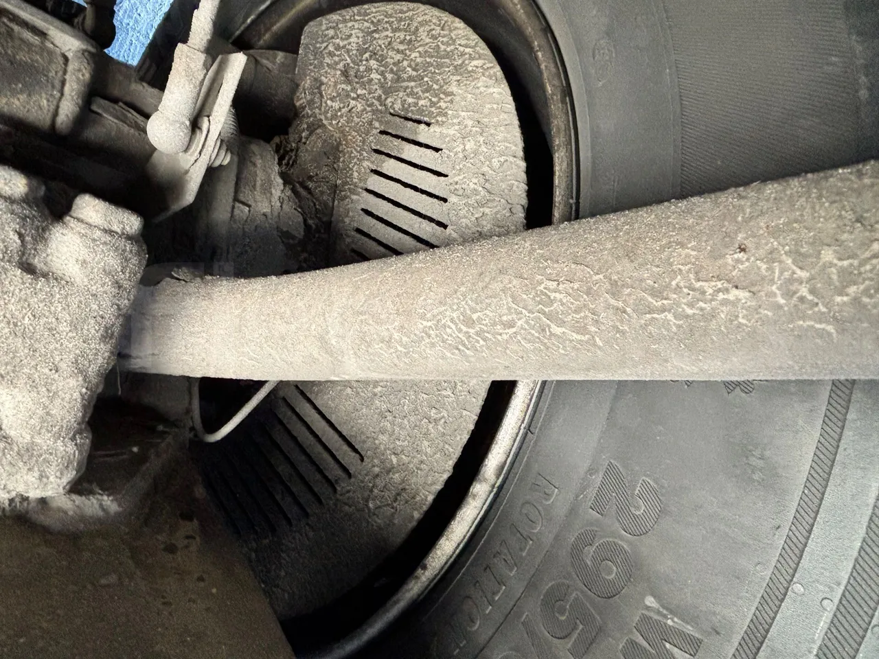 Setra S412 S412UL-E5 - Euro5 - 260kW - 10.805mt - axle 2 discs left