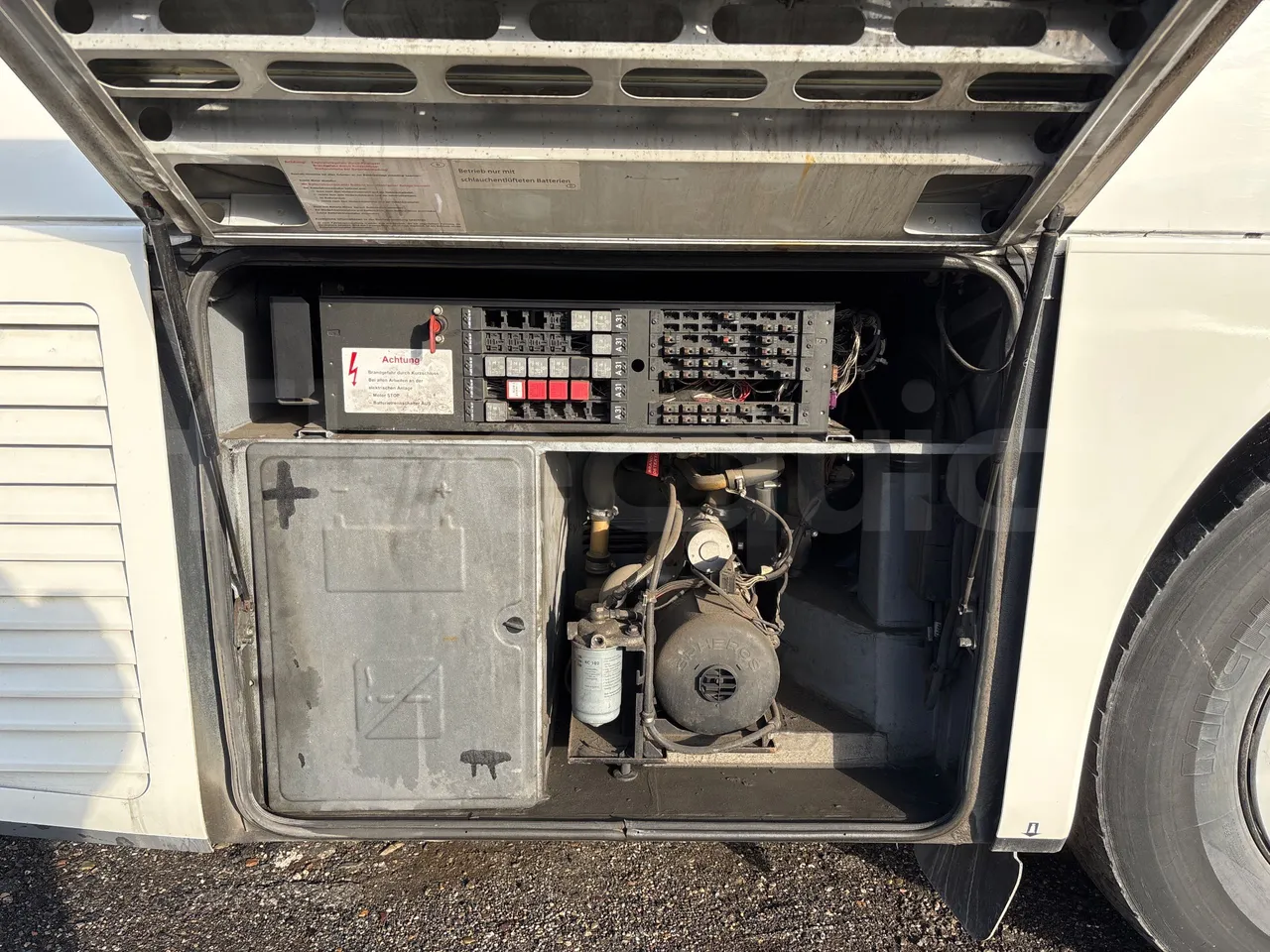 Setra S412 S412UL-E5 - Euro5 - 260kW - 10.805mt - external compartments photo