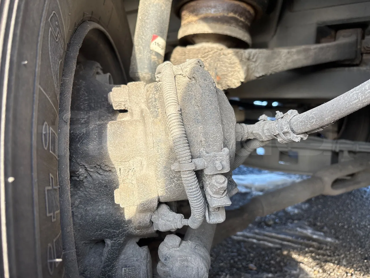 Setra S412 S412UL-E5 - Euro5 - 260kW - 10.805mt - front brake calipers right