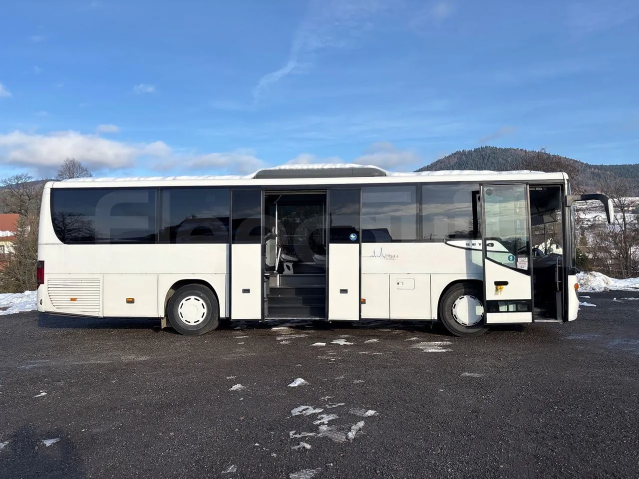 Setra S412 S412UL-E5 - Euro5 - 260kW - 10.805mt - right side doors open