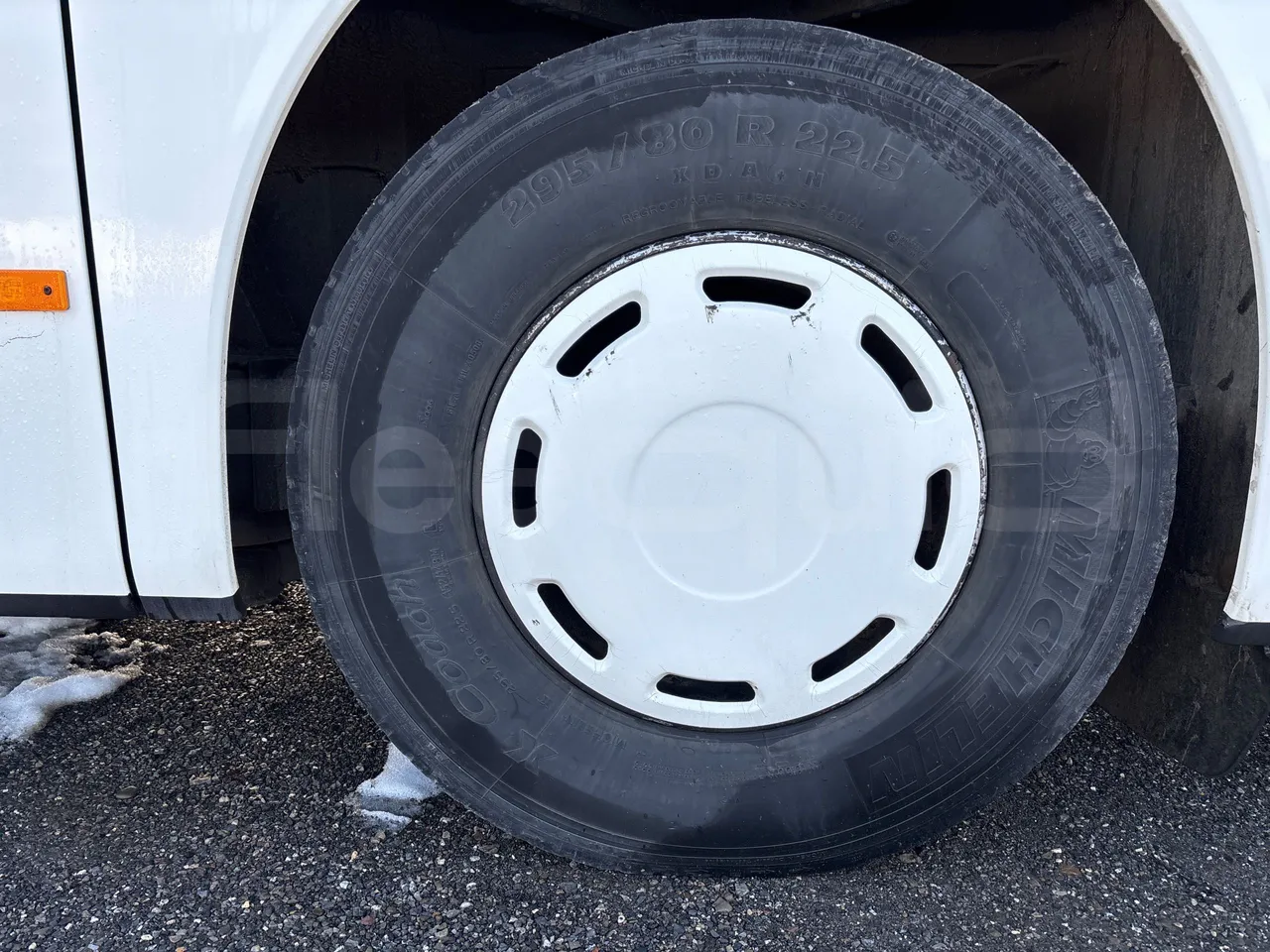 Setra S412 S412UL-E5 - Euro5 - 260kW - 10.805mt - rear left tire photo