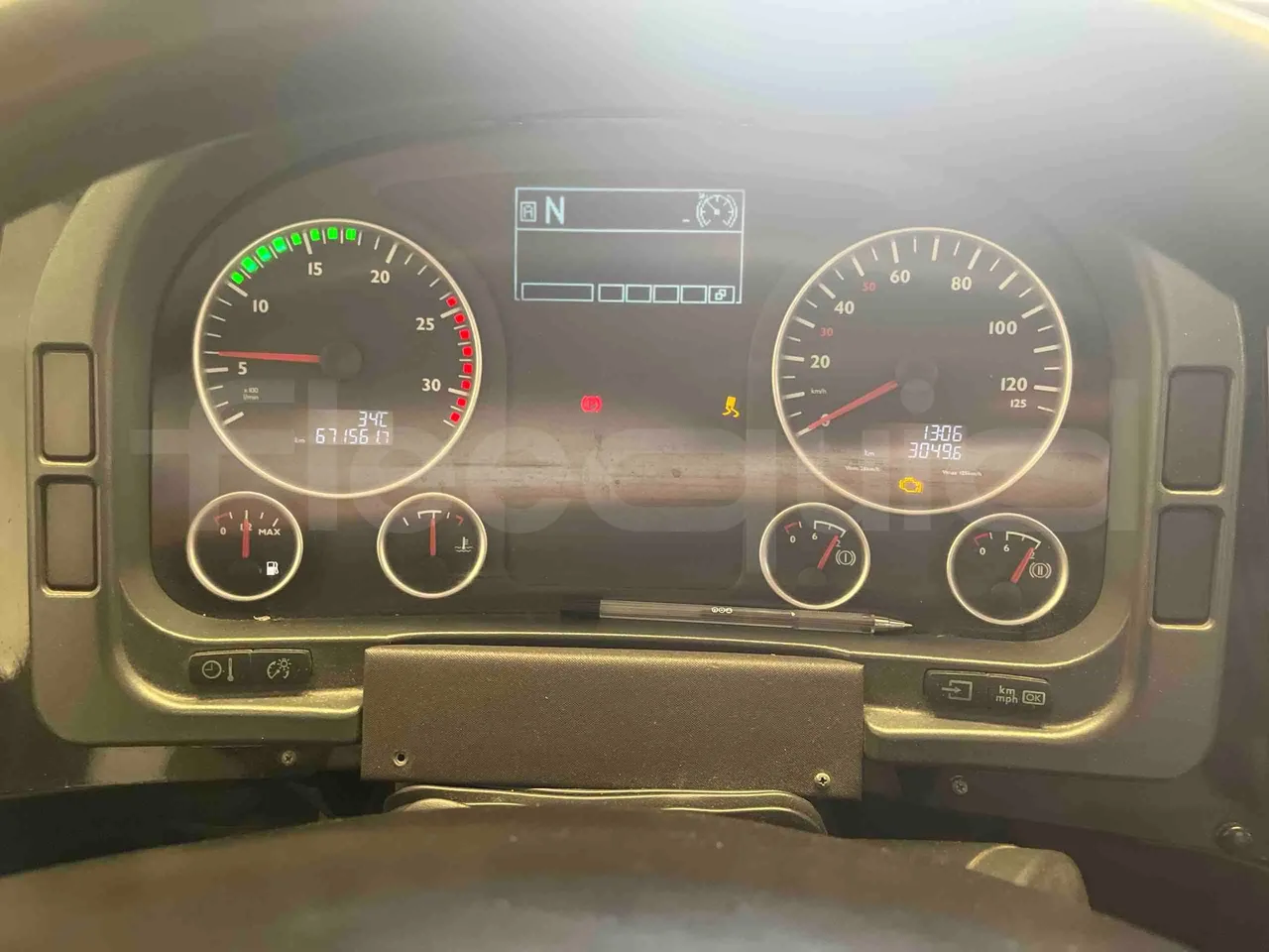 Man Noge - Dashboard Engine On