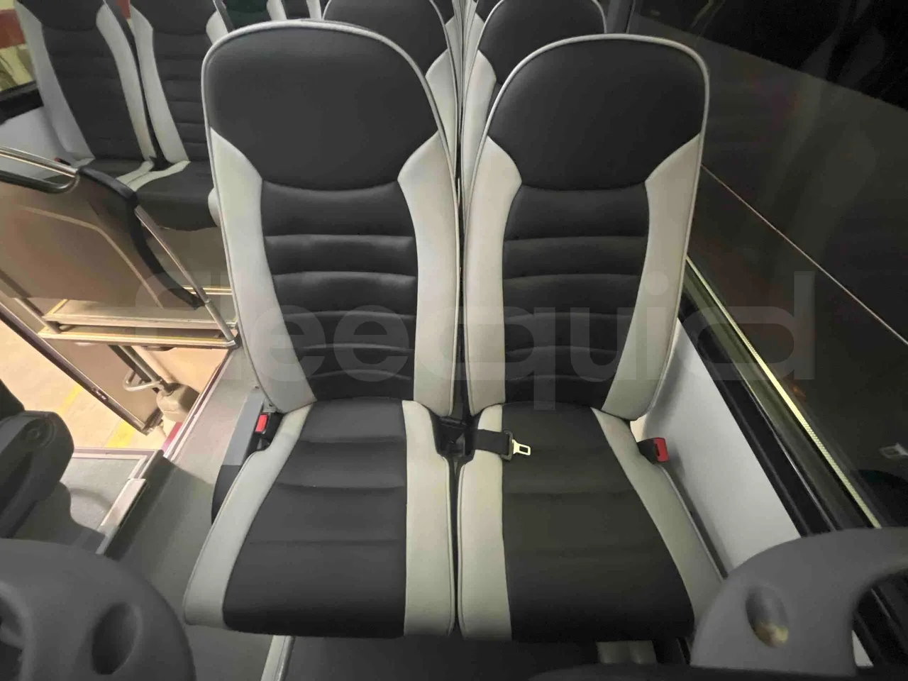 Man Noge - Seats