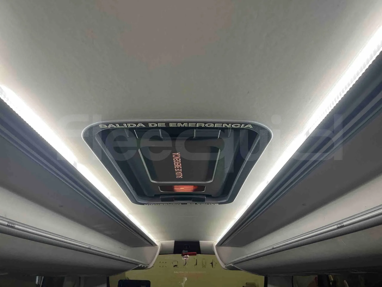 Man Noge - Roof Hatch 1