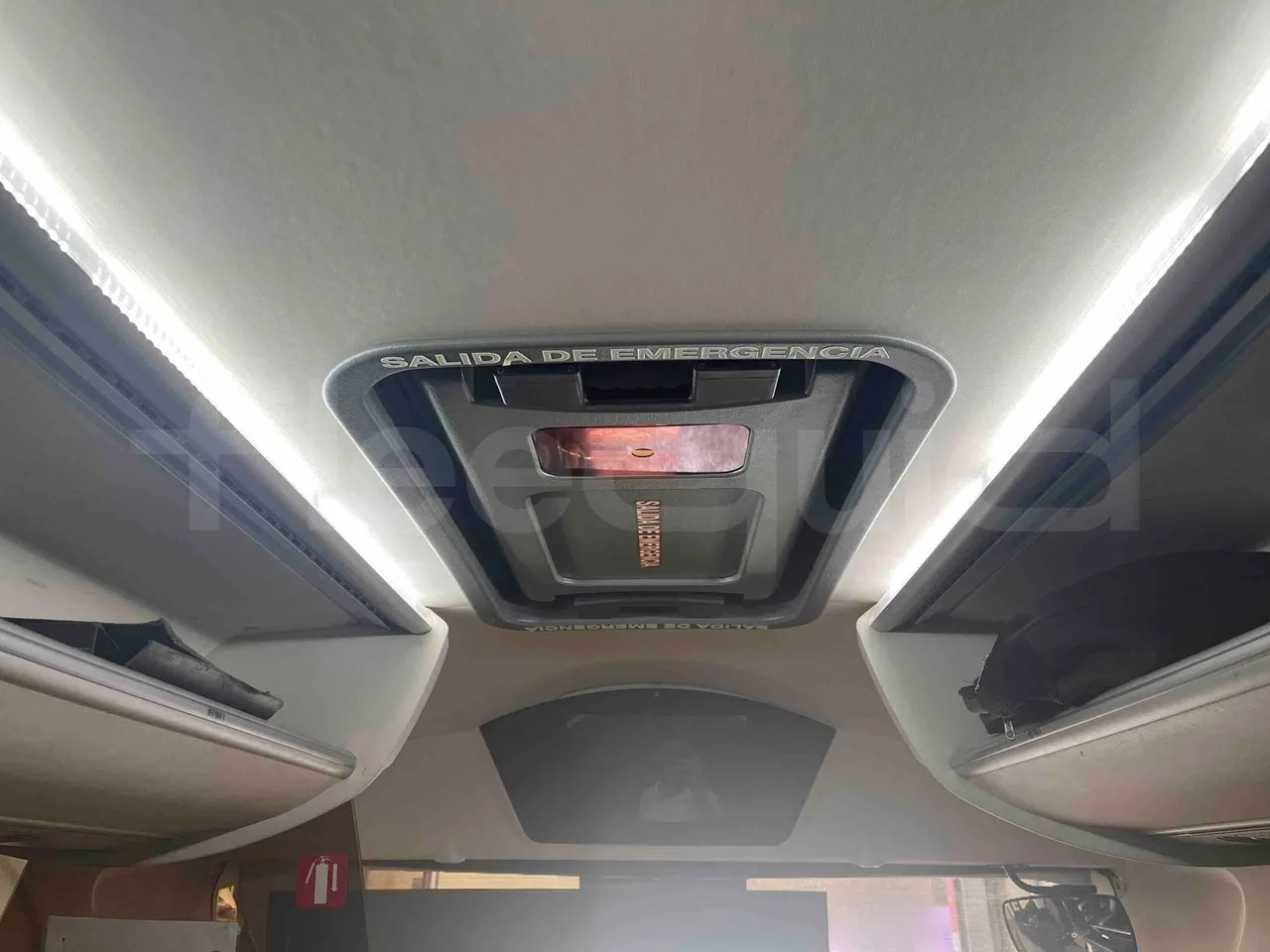Man Noge - Roof Hatch 2