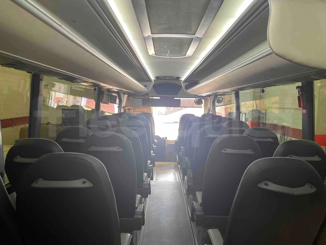 Man Noge - Forward Seats From Middle Position